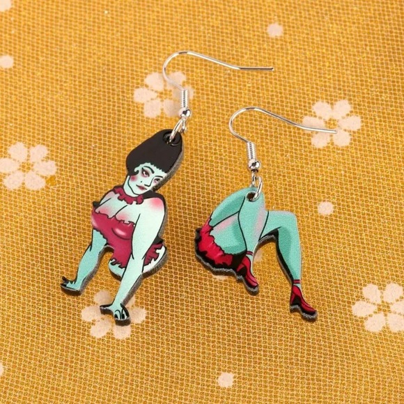 🌻3 For $15🌻Beetlejuice Magician's Assistant Retro Asymmetrical Earrings - Picture 3 of 5